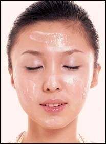 如何护理干燥脱皮的脸部肌肤