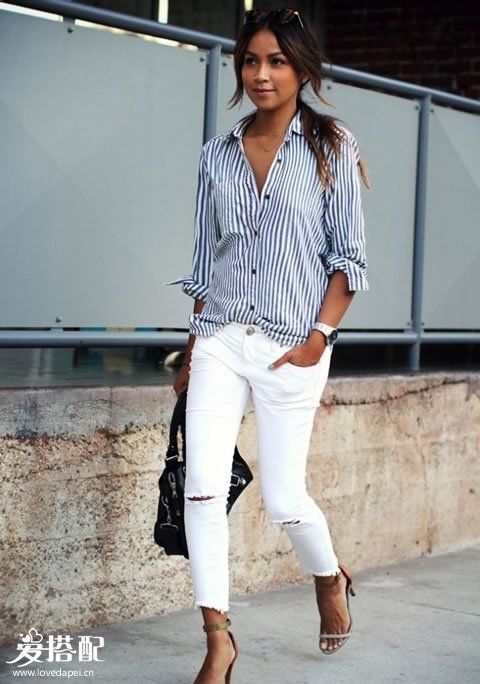 条纹衬衫+白色牛仔裤